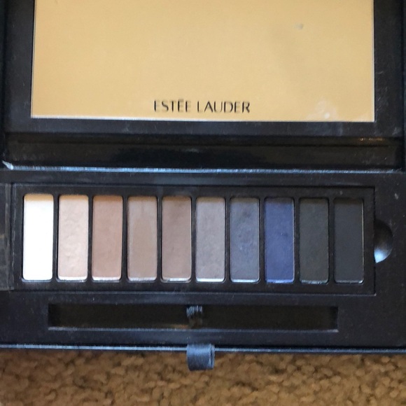 Eyeshadow - Picture 3 of 4